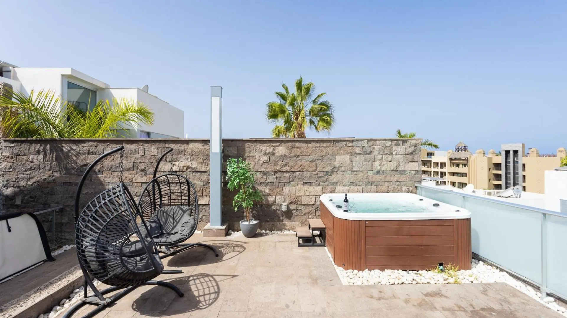 ヴィラ アデヘ Luxury Bkm In Playa Del Duqueヴィラ スペイン