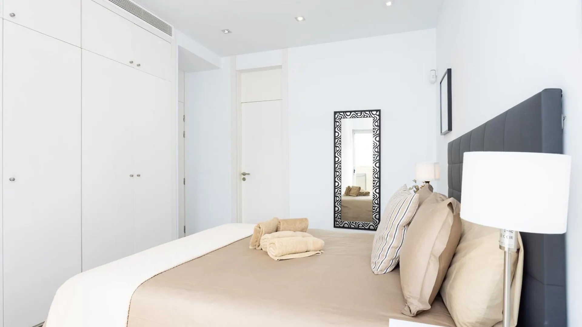ヴィラ アデヘ Luxury Bkm In Playa Del Duqueヴィラ