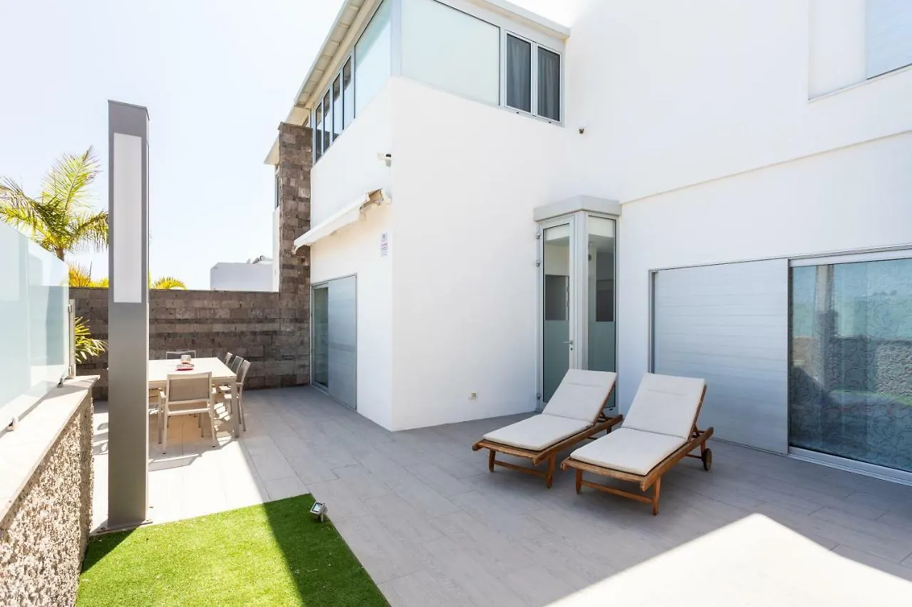 アデヘ Luxury Bkm In Playa Del Duqueヴィラ スペイン